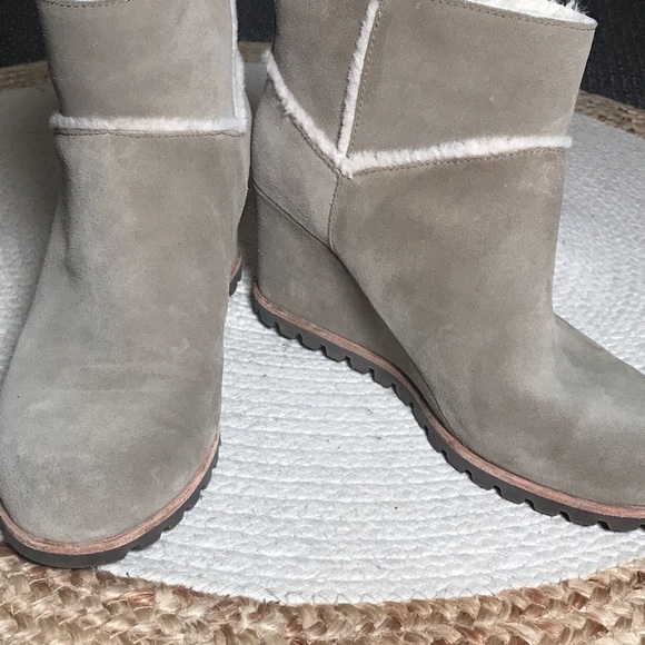 UGG BOOTS - Picture 9 of 11